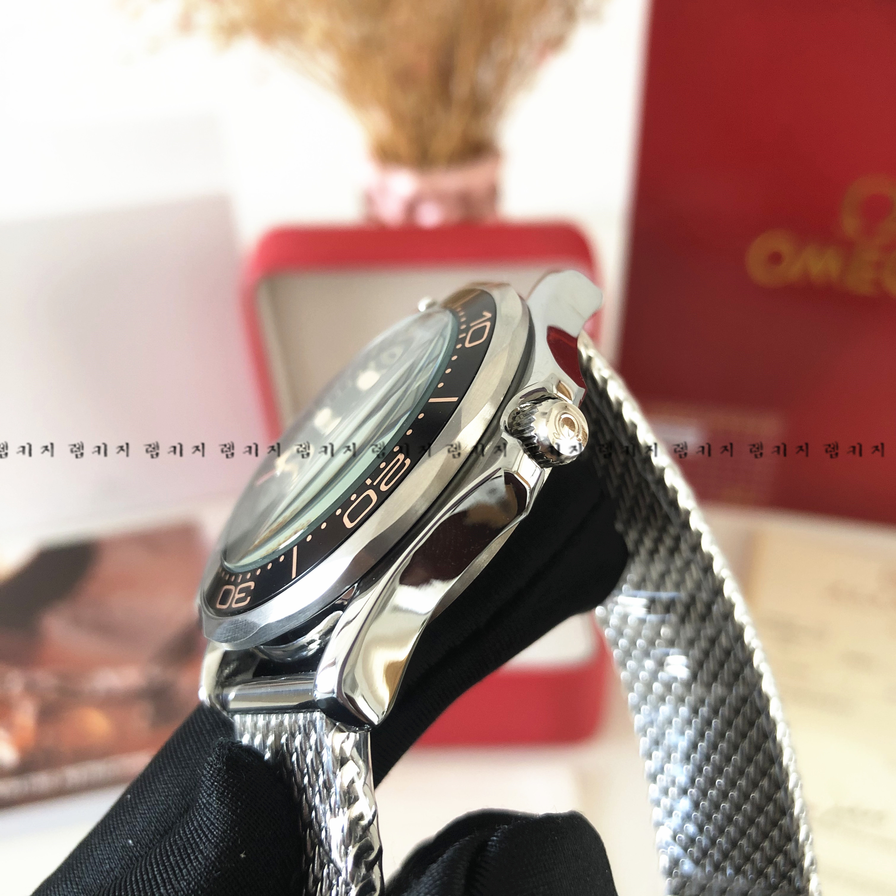 오메가 씨마스터 007에디션 메쉬스트랩 시계